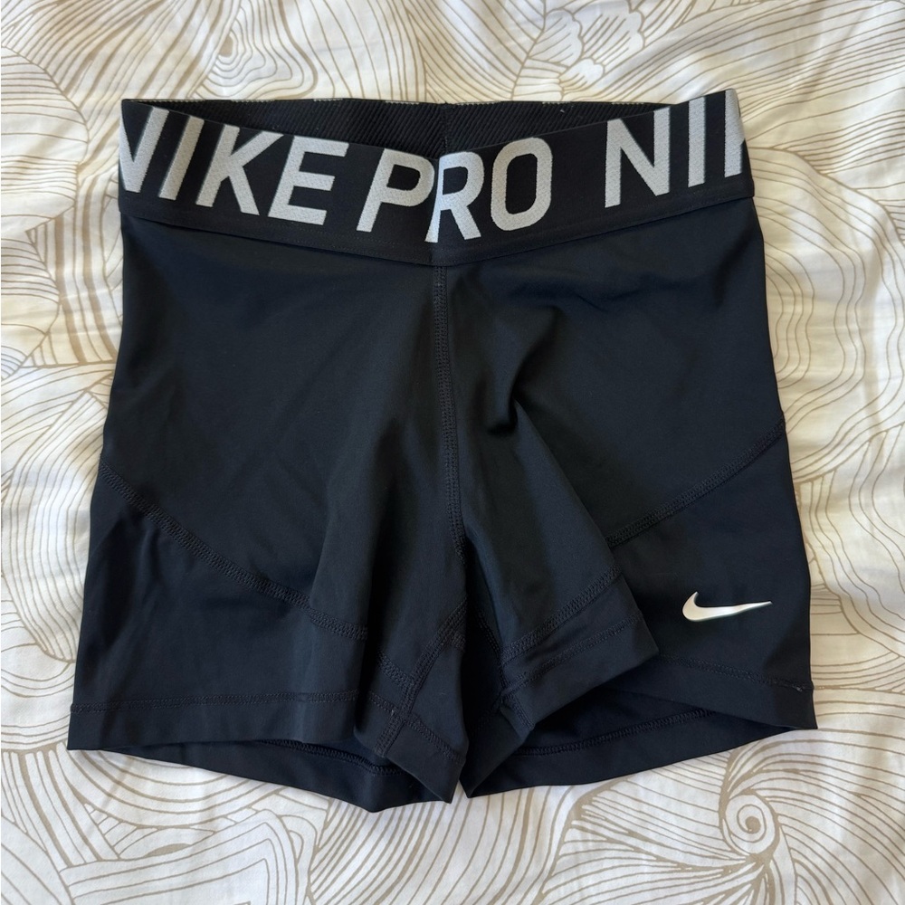 Nike Black Athletic Shorts Moisture-Wicking Design